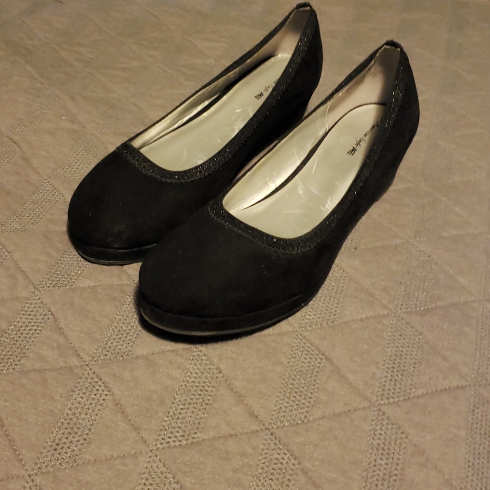 Black low heel flats